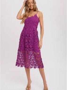 Size M - ASTR the label purple large lace dress